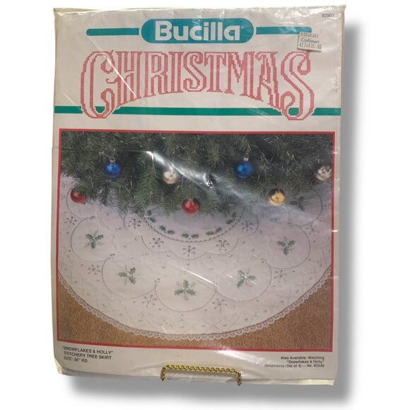 Bucilla Snowflakes & Holly Tree Skirt Embroidery Kit 45" 100% Cotton Fabric Vint - Picture 1 of 8